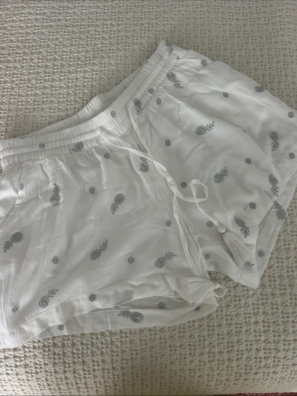 Old Navy White Pineapple-Print cotton Shorts